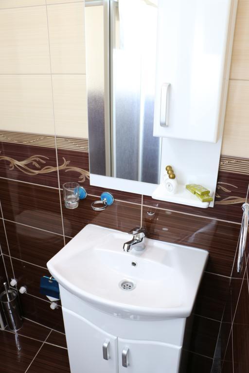 Hotel Ultra Star Skopje Bagian luar foto