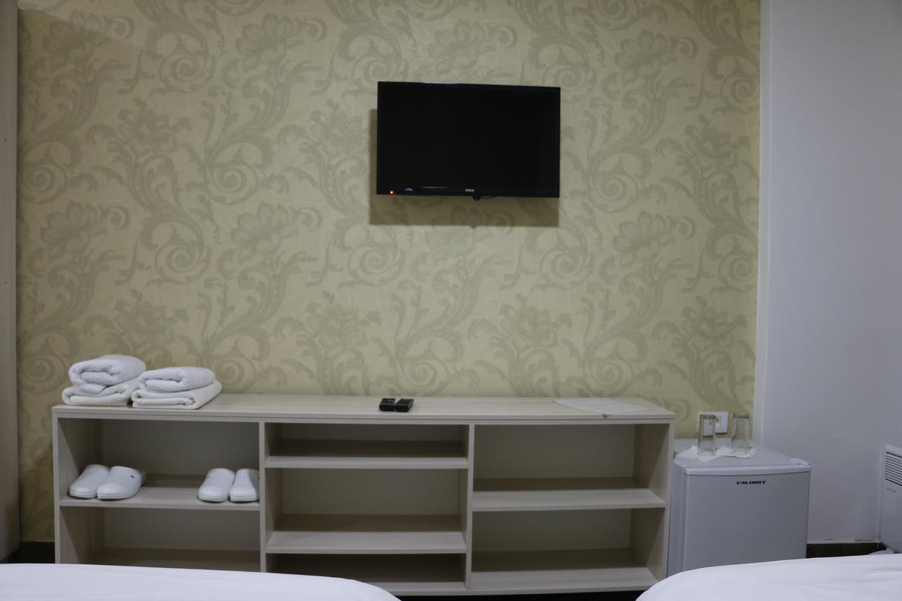 Hotel Ultra Star Skopje Bagian luar foto